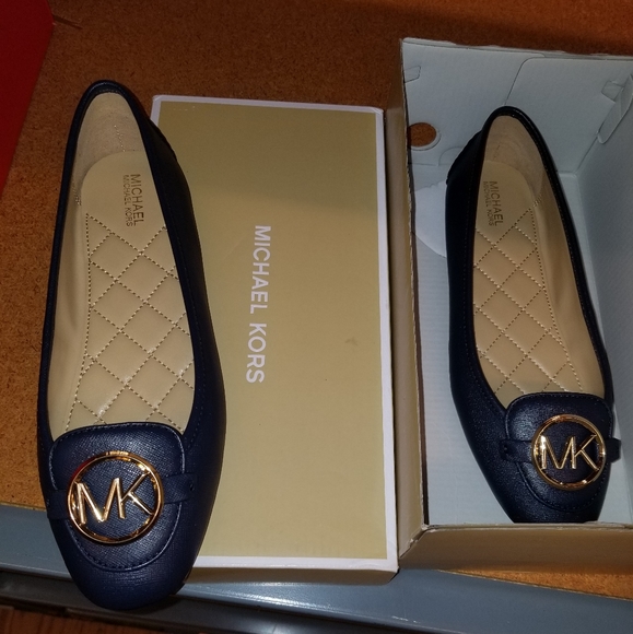 Michael Kors - Picture 2 of 4